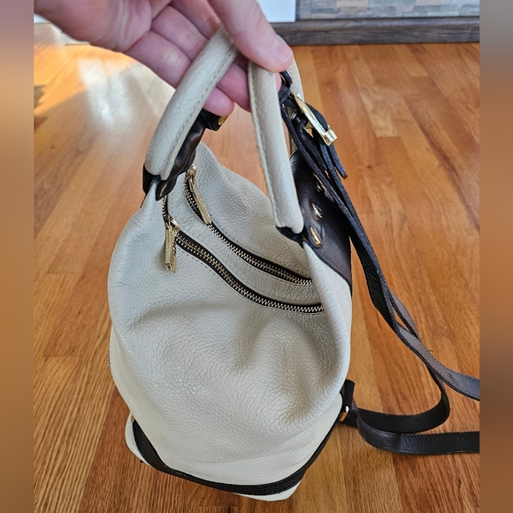 Valentina Genuine Italian Leather Bucket Purse/Backpack - Picture 11 of 16